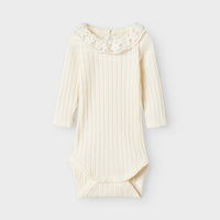 Name It -pitsireunainen body - Cloud Dancer