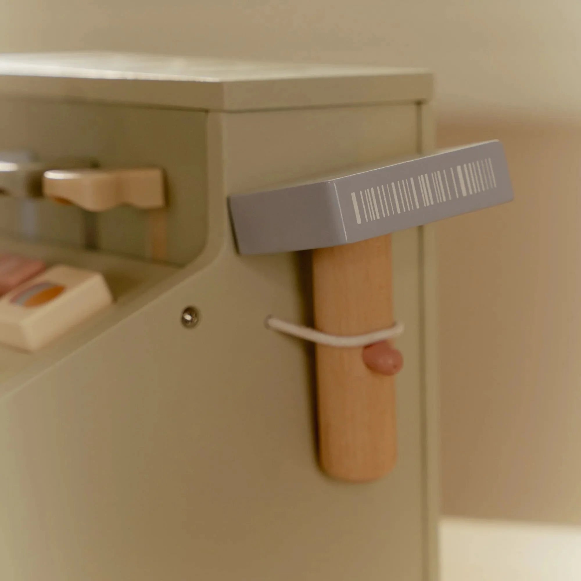 Puinen kassakone  – Essentials