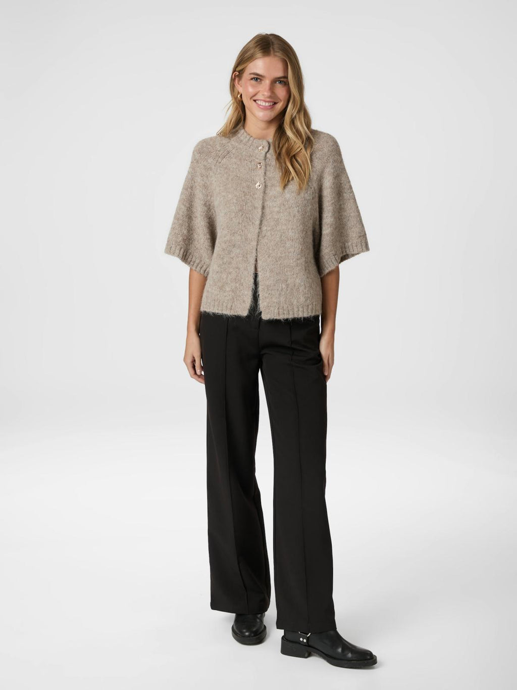 NEO NOIR – Benuta Fluffy Knit Cardigan – Light Brown