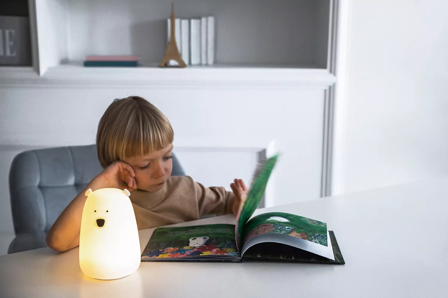 Rabbit & Friends yövalo Bear- Kaukosäätimellä White