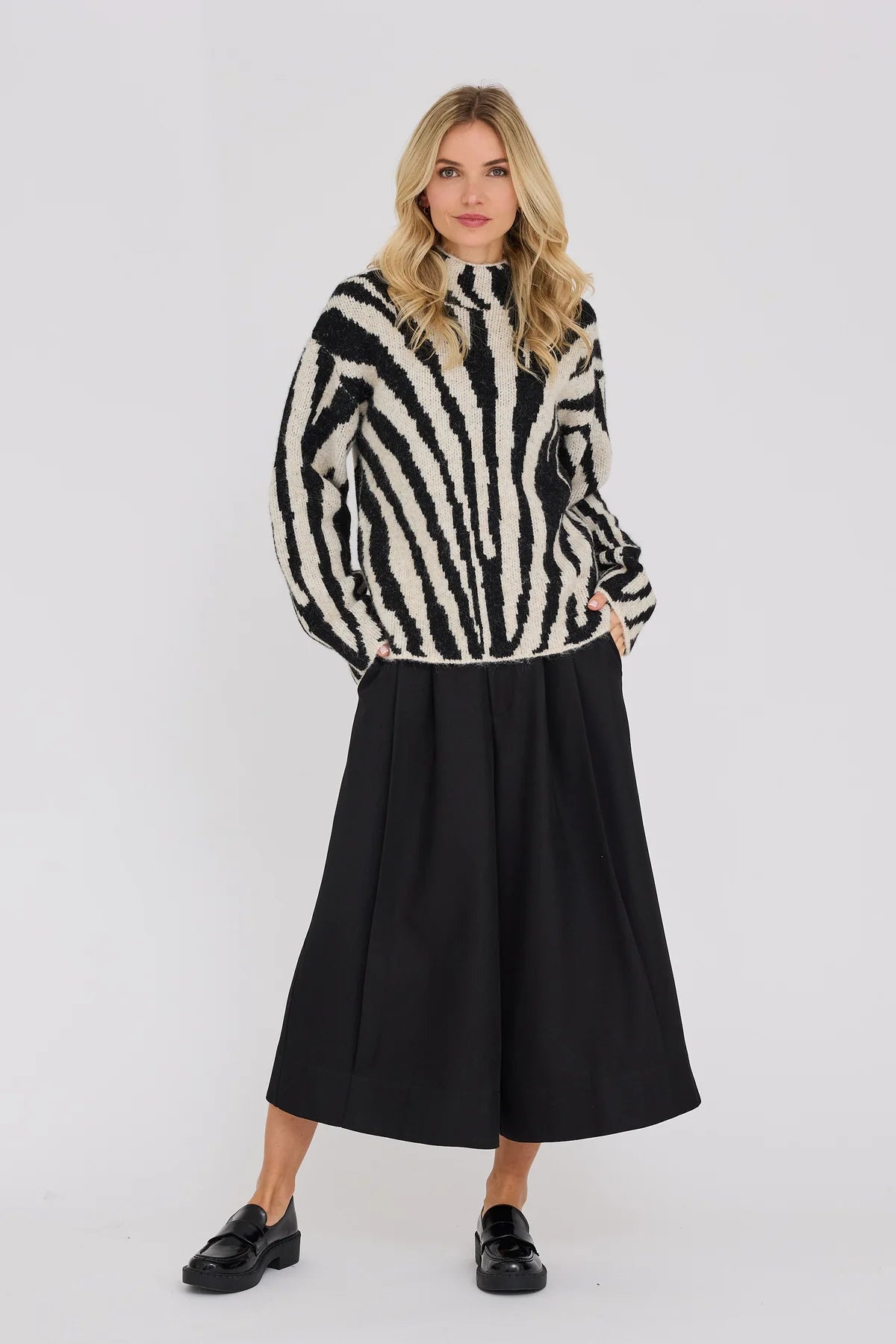 A-View Zebra Knit Pullover – Black / Off White