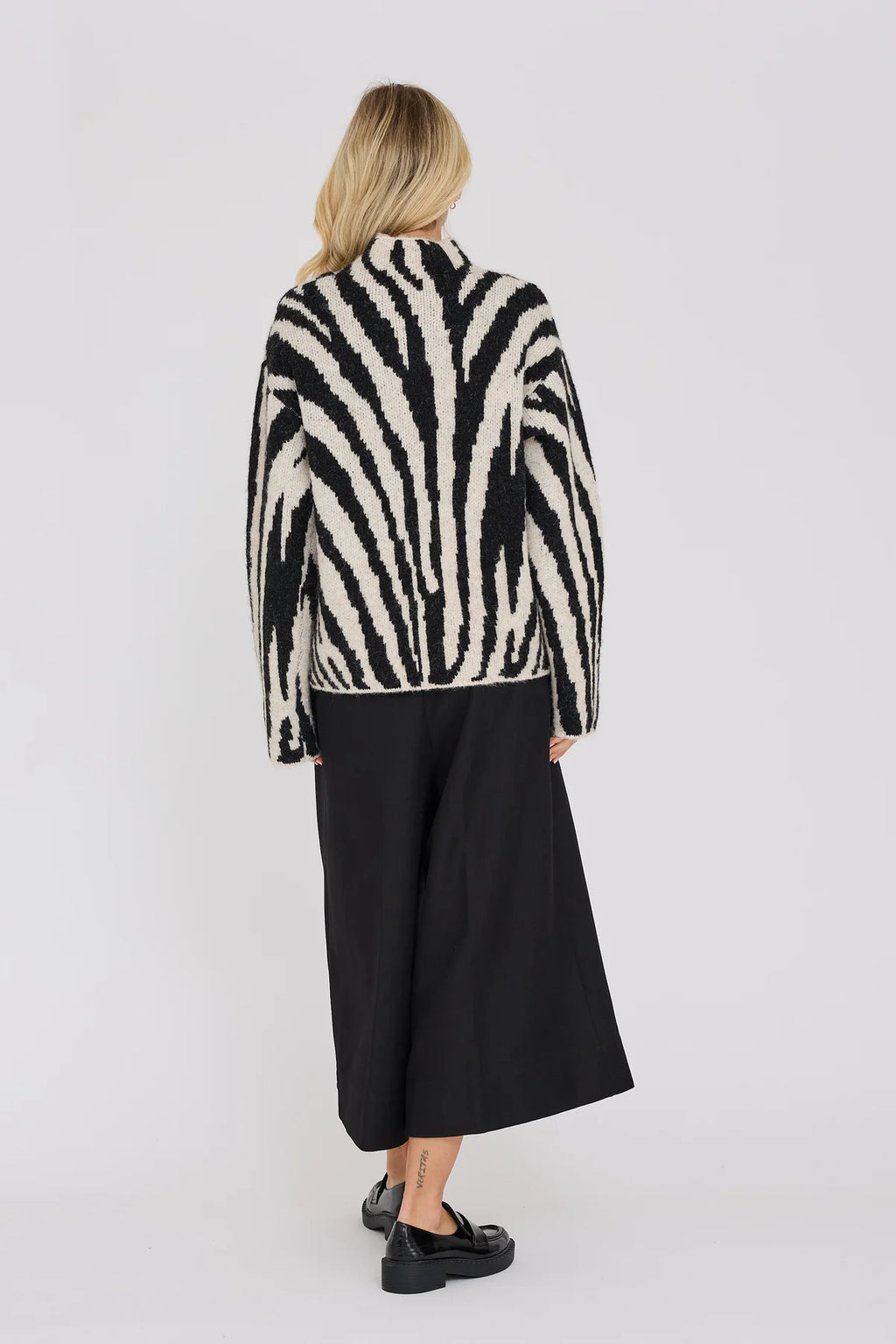 A-View Zebra Knit Pullover – Black / Off White