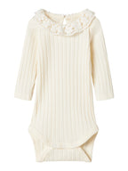 Name It -pitsireunainen body - Cloud Dancer