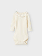 Name It -pitsireunainen body - Cloud Dancer