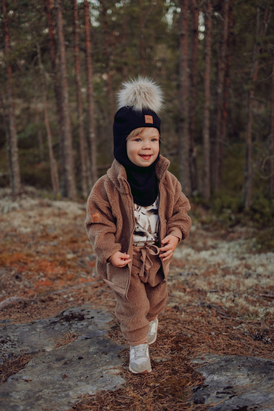 Metsola – Merino Fur Pom Pom Helmet | BLACK