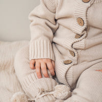 Swanie- vauvan neulehaalari