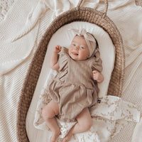 Babystyling - Summer ruffle playsuit pointelle - beige - Luna Living