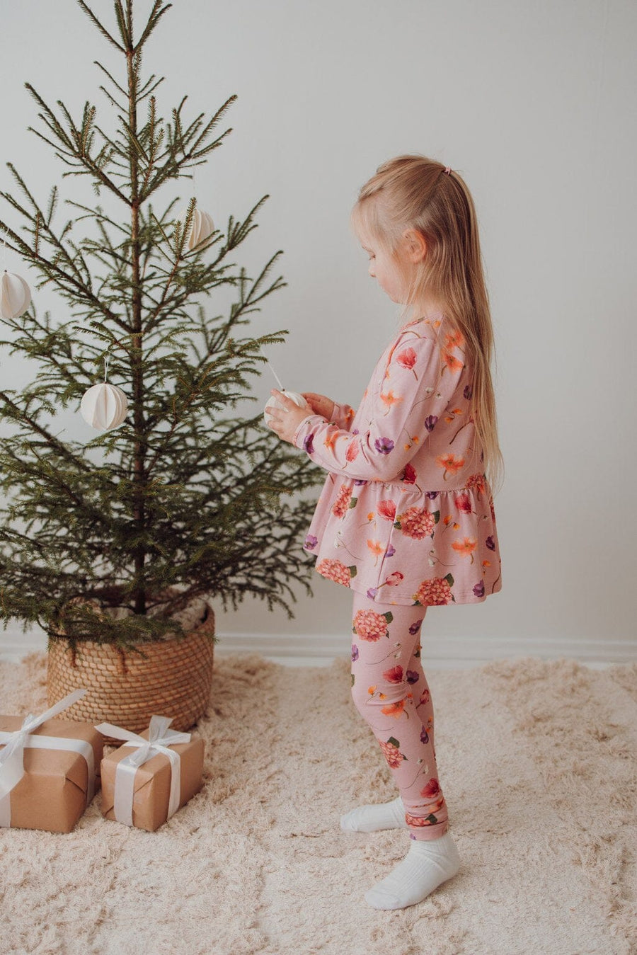 Metsola - whispers -leggingsit | rosy